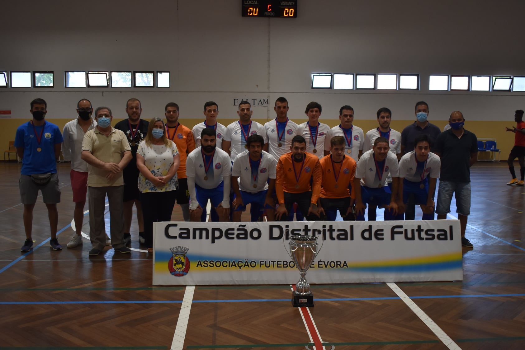 Campeão Distrital da Liga de Futsal AFE MOURÃO FC RECEBEU TAÇA